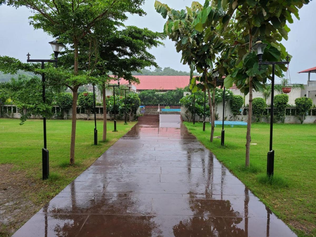 Jaidev Farms And Resort Chhindwāra Exteriör bild